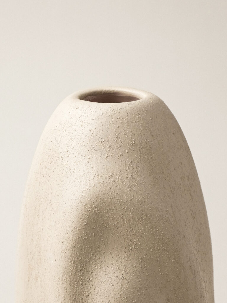 Wren Dokulu Vazo (12 x 27 cm)