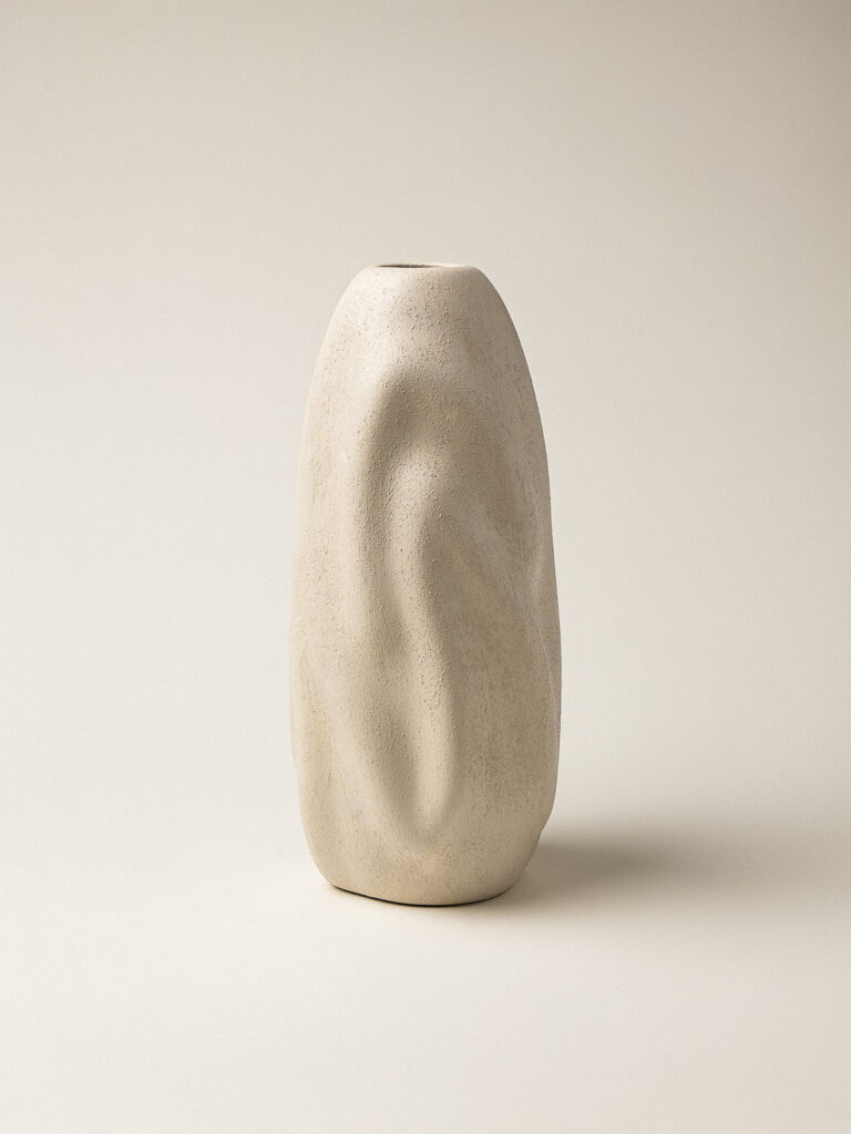 Wren Dokulu Vazo (12 x 27 cm)