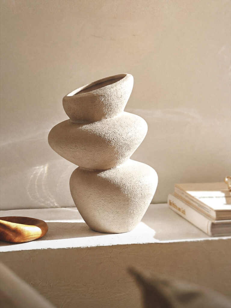 Varnis Dokulu Vazo (23 x 8 cm)