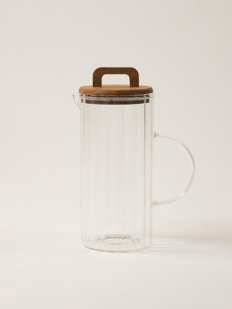 Carle Borosilikat Cam Akasya Kapaklı Sürahi (1300 ml)