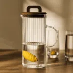 Carle Borosilikat Cam Akasya Kapaklı Sürahi (1300 ml)