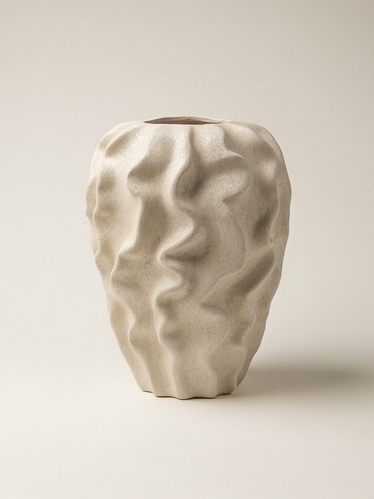 Liva Dokulu Seramik Vazo (16 x 24 cm)