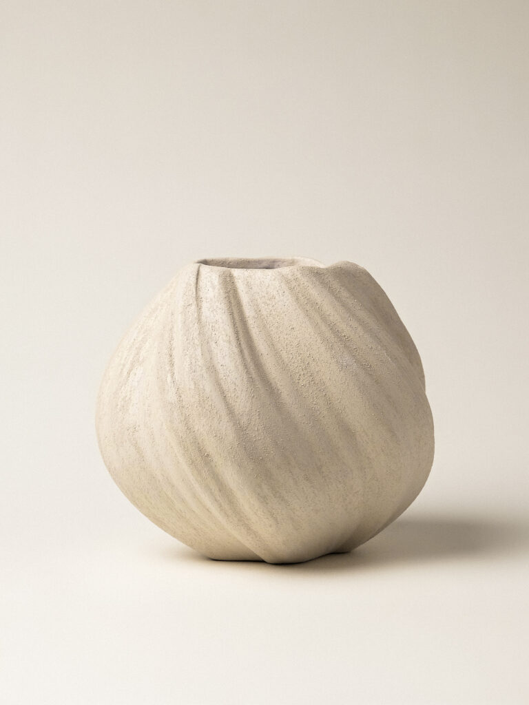 Arius Dokulu Vazo (20 × 22 cm)