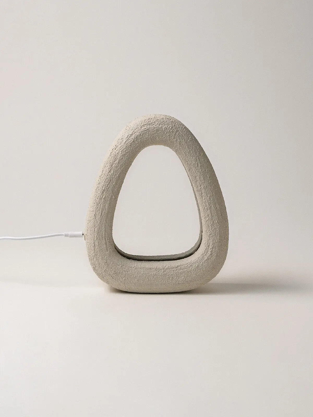 Ona Dokulu Led Masa Lambası (16 x 20,5 cm) Ona Dokulu Led Masa Lambası (16 x 20,5 cm) - Görsel 1