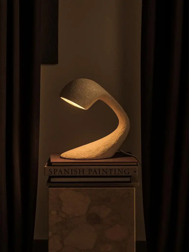 Nomi Dokulu Led Masa Lambası (19 x 21 cm)