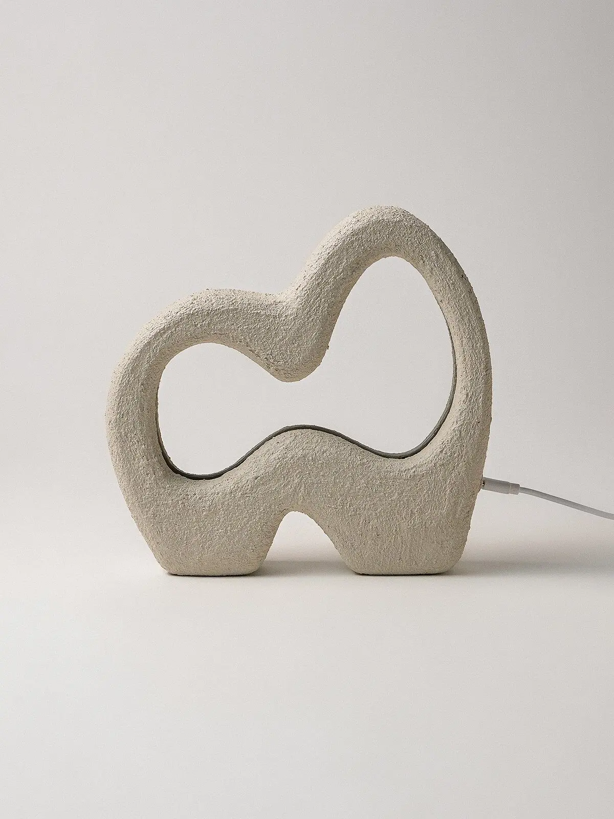 Alen Dokulu Masa Lambası (22 x 20,5 cm) Alen Dokulu Masa Lambası (22 x 20,5 cm) - Görsel 1