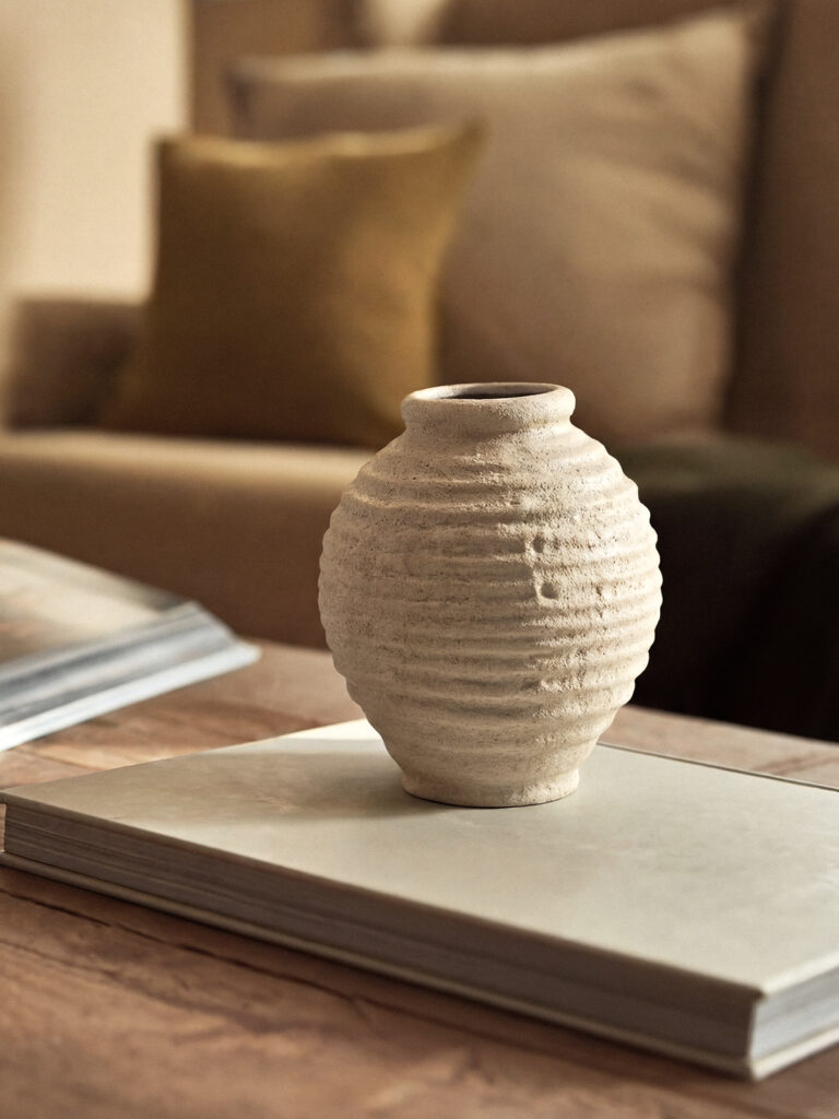 Nomi Seramik Dokulu Vazo (12 x 15 cm)