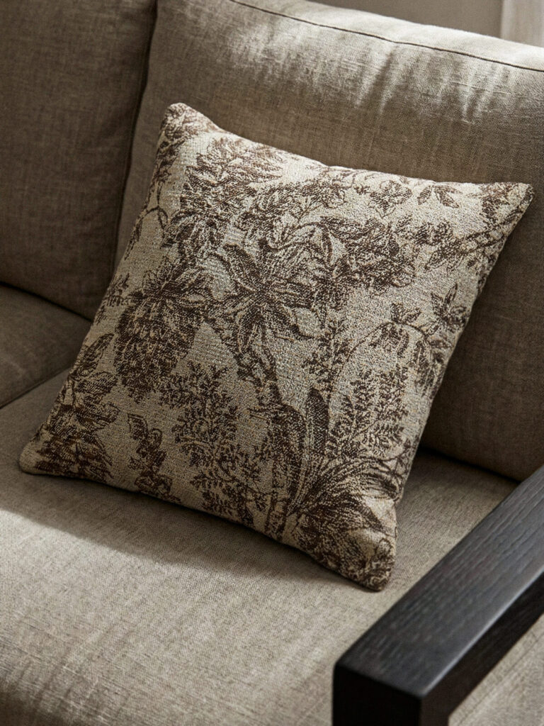 Sera Çiçek Desenli Kırlent Kılıfı (45 x 45 cm)