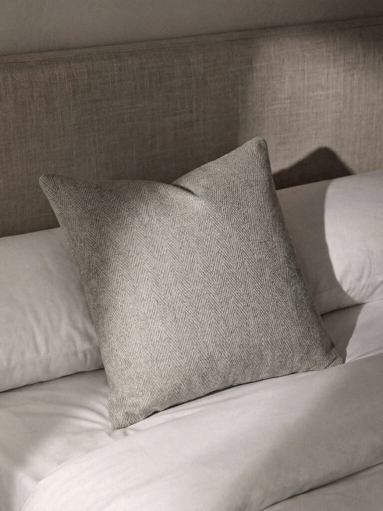 Asta Buz Grisi Kırlent Kılıfı (45 x 45 cm)