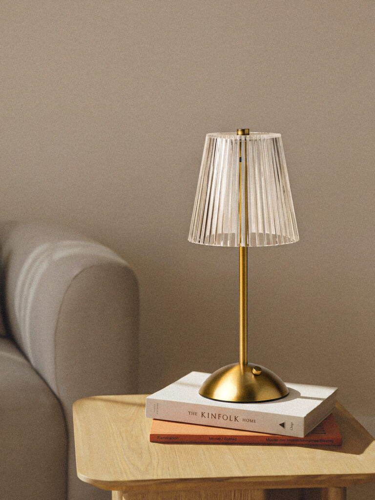 Svea Led Şarjlı Şeffaf Masa Lambası (11 x 31 cm)