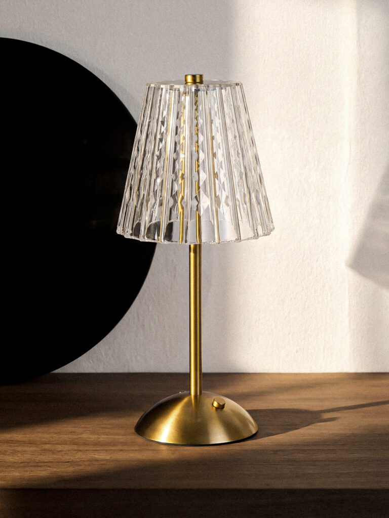 Nora Led Şarjlı Şeffaf Masa Lambası (11 x 31 cm)