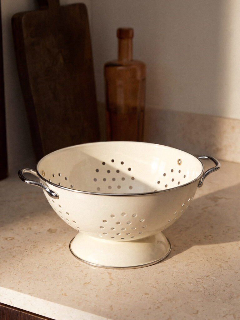 Fem Paslanmaz Çelik Süzgeç (23 x 13 cm)