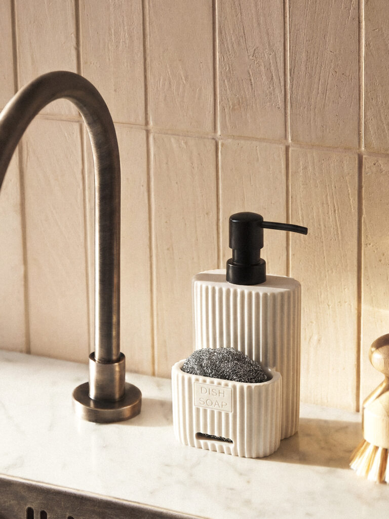 Osto Beyaz Polyresin Sıvı Sabunluk