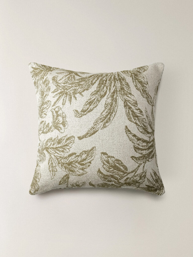 Valen Çiçek Desenli Kırlent Kılıfı (45 x 45 cm)