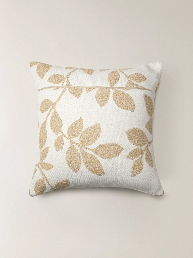 Lune Krem Çiçek Desenli Kırlent Kılıfı (45 x 45 cm)