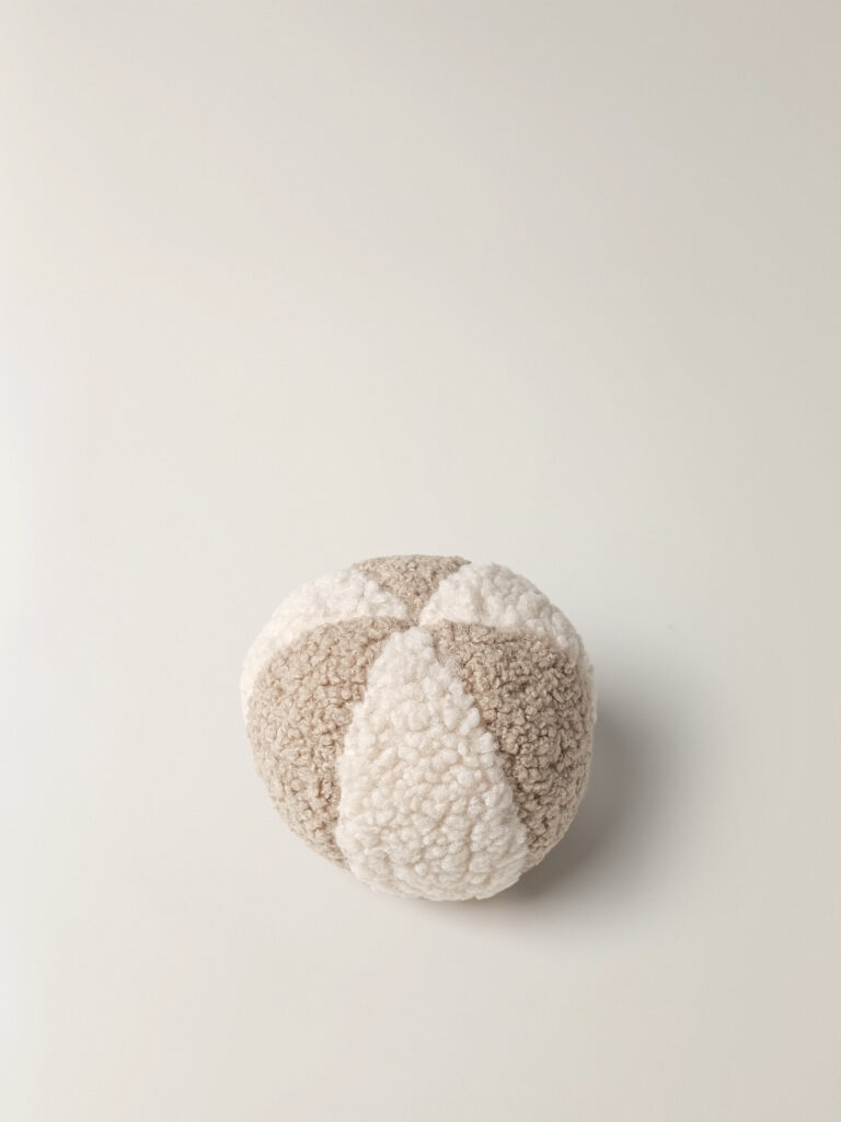 Açık Kahve Çıngıraklı Top (14 cm)