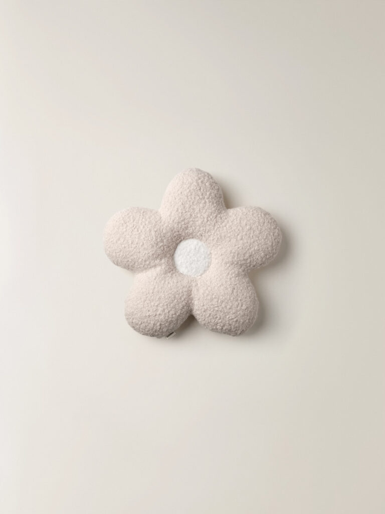 Krem Papatya Formlu Yastık (35 x 35 cm)