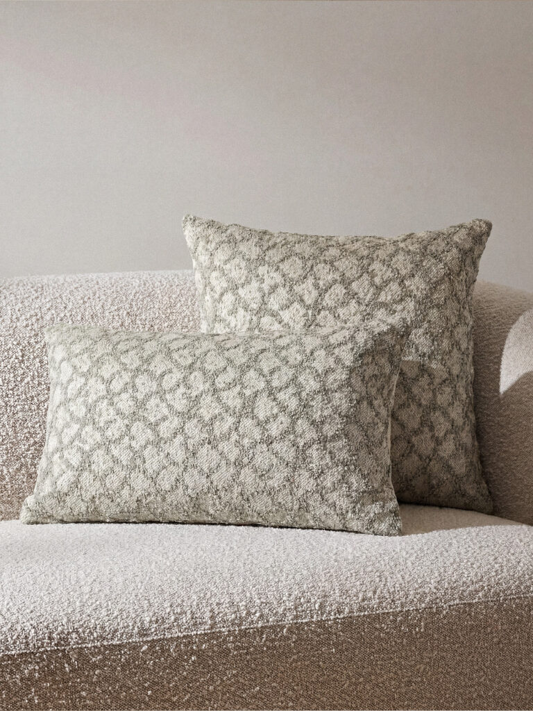 Lora Dikdörtgen Adaçayı Yeşili Kırlent Kılıfı (35 x 55 cm)